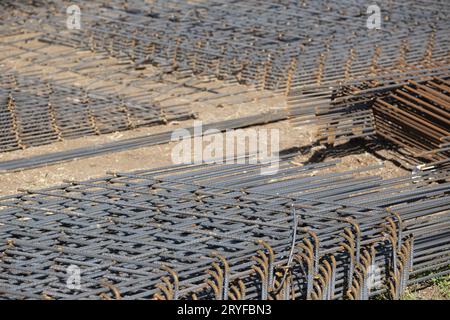 Bewehrungsstahlgitter auf einer Baustelle Stockfoto