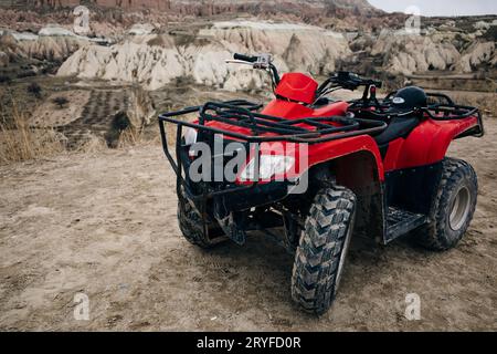 Quad Bike vor der Berglandschaft in der Türkei. Hochwertige Fotos Stockfoto