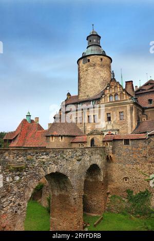 Brücke zur alten Burg Czocha in Polen Stockfoto