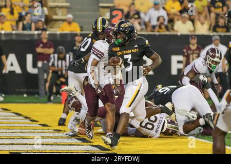 30. SEPTEMBER 2023: Southern Miss Golden Eagles Running Back Frank Gore Jr. (3) erzielt einen Touchdown während eines College-Fußballspiels zwischen den Southern Miss Golden Eagles und den Texas State Bobcats im M. M. Roberts Stadium in Hattiesburg, Mississippi. Bobby McDuffie/CSM Stockfoto