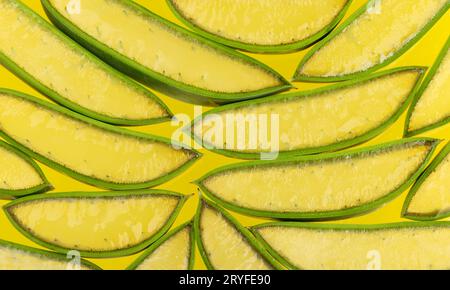 Hintergrund frischer grüner Aloe Vera-Scheiben Stockfoto