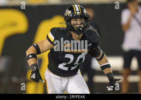 30. SEPTEMBER 2023: South Miss Golden Eagles Defensive Back Hayes Puckett (29) folgt einem Spiel während eines College-Fußballspiels zwischen den Southern Miss Golden Eagles und den Texas State Bobcats im M. M. Roberts Stadium in Hattiesburg, Mississippi. Bobby McDuffie/CSM Stockfoto