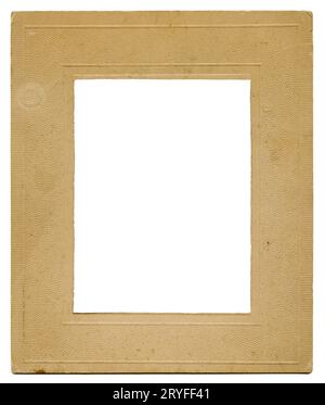 Alte, alte Fotorahmen-Vorlage aus Karton isoliert auf weißem Hintergrund. Mock-Up Stockfoto
