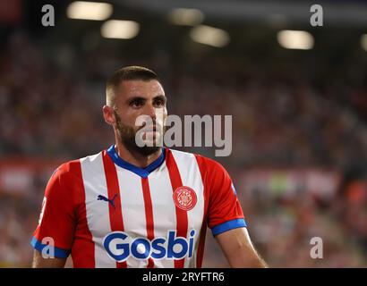 Sabadell, Barcelona, Spanien. September 2023 30. Barcelona Spanien 30.09.2023 David Lopez (Girona FC) schaut während der La Liga EA Sports zwischen Girona FC und Real Madrid in Montilivi am 30. September 2023 in Girona. (Bild: © Xavi Urgeles/ZUMA Press Wire) NUR REDAKTIONELLE VERWENDUNG! Nicht für kommerzielle ZWECKE! Stockfoto