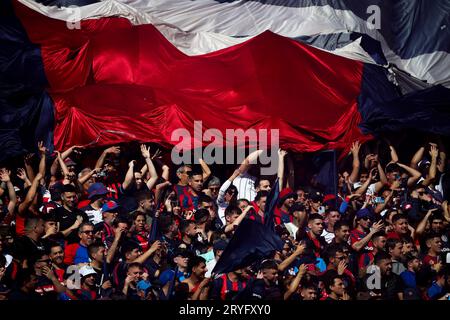 Buenos Aires, Argentinien. September 2023 30. San Lorenzo-Fans, die während des Spiels zwischen San Lorenzo und Huracan im Rahmen der Copa de la Liga 2023 im Pedro Bidegain Stadium zu sehen waren. Endnote: San Lorenzo 1 - 1 Huracan (Foto: Roberto Tuero/SOPA Images/SIPA USA) Credit: SIPA USA/Alamy Live News Stockfoto