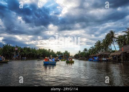 Nipa Palmenwald Korbboot Fahrt Sonnenuntergang Stockfoto