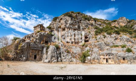 Felsgräber in der antiken Stadt Myra, Türkei. Stockfoto