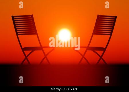 Zwei Liegen in den Sonnenstrahlen des Sonnenuntergangs. Stockfoto