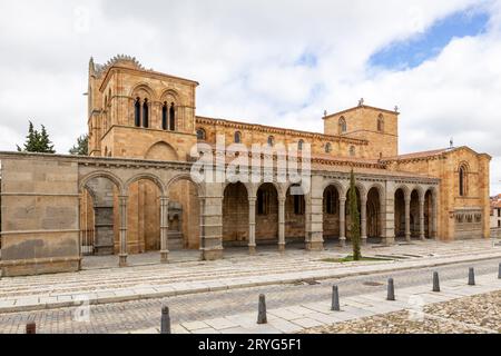 Basilika San Vicente in Avila, Spanien (Basilika de los Santos Hermanos Martyre, Vicente, Sabina y Cristeta), romanische Architekturkirche. Stockfoto