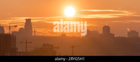 Sonnenuntergang in der Stadt Stockfoto