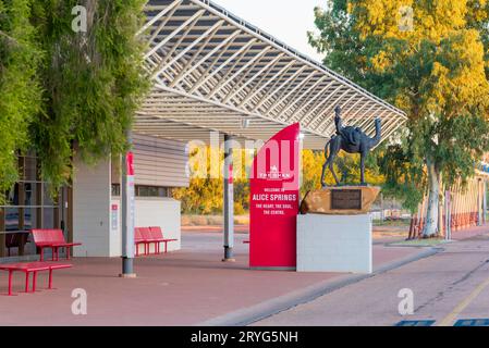 Der Bahnhof Alice Springs (Mparntwe) ist Teil der Strecke, die Australien von Darwin im Northern Territory nach Adelaide in South Australia durchquert Stockfoto