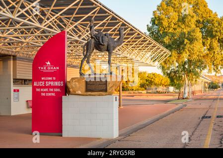 Der Bahnhof Alice Springs (Mparntwe) ist Teil der Strecke, die Australien von Darwin im Northern Territory nach Adelaide in South Australia durchquert Stockfoto