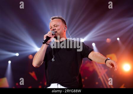 Palasele, Eboli (SA), Italien, 29. September 2023, Gigi D'Alessio während Gigi D'Alessio - Palasport 2023 - italienisches Sängerkonzert Stockfoto