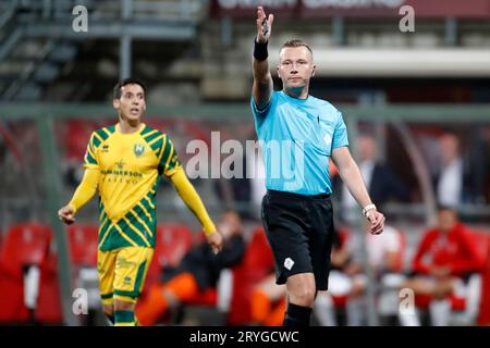 Maastricht, Niederlande. September 2023 29. Schiedsrichter Martijn Vos während des Keuken Kampioen Divisie-Spiels zwischen MVV und ADO den Haag am 29. September 2023 in Maastricht, Niederlande Credit: dpa/Alamy Live News Stockfoto