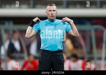 Maastricht, Niederlande. September 2023 29. Schiedsrichter Martijn Vos während des Keuken Kampioen Divisie-Spiels zwischen MVV und ADO den Haag am 29. September 2023 in Maastricht, Niederlande Credit: dpa/Alamy Live News Stockfoto