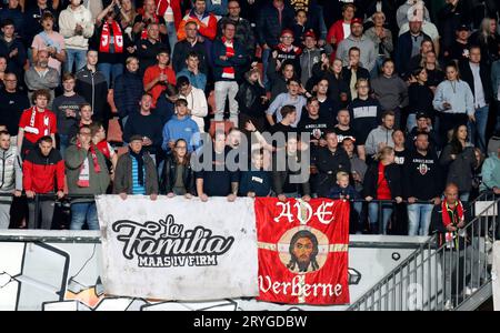 Maastricht, Niederlande. September 2023 29. Fans des MVV Maastricht während des niederländischen Keuken Kampioen Divisie-Spiels zwischen MVV und ADO den Haag am 29. September 2023 in Maastricht, Niederlande Credit: dpa/Alamy Live News Stockfoto