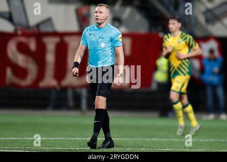 Maastricht, Niederlande. September 2023 29. Schiedsrichter Martijn Vos während des Keuken Kampioen Divisie-Spiels zwischen MVV und ADO den Haag am 29. September 2023 in Maastricht, Niederlande Credit: dpa/Alamy Live News Stockfoto