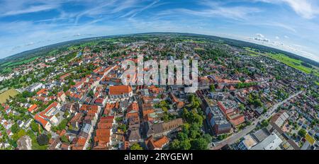 Weilheim, eine der Bezirkshauptstädte des Landkreises Weilheim-Schongau in südbayern von oben Stockfoto