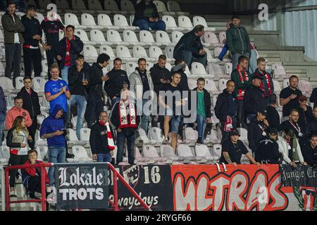 Oss, Niederlande. September 2023 29. OSS, NIEDERLANDE - SEPTEMBER 29: Fans des FC Emmen während des niederländischen Keukenkampioendivisie-Spiels zwischen TOP Oss und FC Emmen im Frans Heesen Stadion am 29. SEPTEMBER 2023 in Oss, Niederlande. (Foto: Jeroen Meuwsen/Orange Pictures) Credit: dpa/Alamy Live News Stockfoto