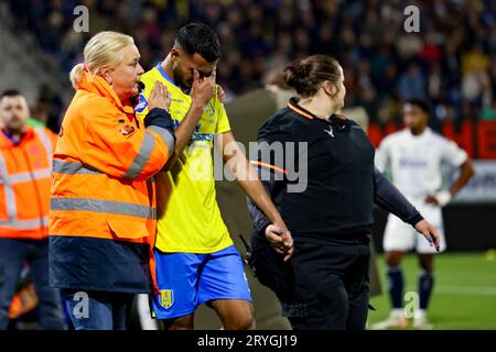 WAALWIJK, NIEDERLANDE - SEPTEMBER 30: Yassin Oukili (RKC Waalwijk) ist besorgt über seine Torhüter-Blicke während des Eredivisie-Spiels von RKC Waalw Stockfoto