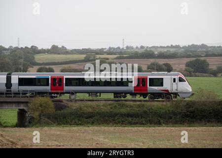 Greater Anglia Class 720 auf der West Coast Main Line, Northamptonshire, England Stockfoto