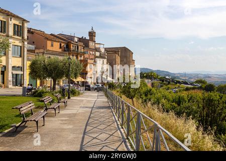 LORETO, ITALIEN, 5. JULI 2022 - Blick auf das historische Zentrum von Loreto, Provinz Ancona, Italien Stockfoto