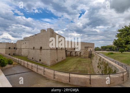 Blick auf das Schloss Barletta in der Stadt Barletta, Apulien, Italien Stockfoto