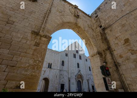 BARI, ITALIEN, 9. JULI 2023 - Basilika San Nicola in Bari, Apulien, Italien Stockfoto