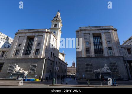 TURIN (TURIN), ITALIEN, 25. MÄRZ 2023 - Blick auf die Brunnen Po und Dora in der Nähe des Platzes San Carlo im Zentrum von Turin, Italien Stockfoto