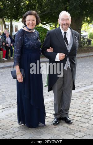 Beloeil, Belgien. Oktober 2023. Erzherzog Rudolf von Habsbourg-Lothringen und seine Frau Erzherzogin Marie Helene von Österreich nehmen an der Hochzeit von Archiduc Alexander de Habsbourg-Lothringen und Gräfin Natacha Roumiantzoff-Pachkevitch in der Kirche St. Pierre von Beloeil am 29. September 2023 in Belgien Teil. Foto: David Niviere/ABACAPRESS.COM Abaca Press/Alamy Live News Stockfoto