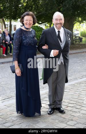 Beloeil, Belgien. Oktober 2023. Erzherzog Rudolf von Habsbourg-Lothringen und seine Frau Erzherzogin Marie Helene von Österreich nehmen an der Hochzeit von Archiduc Alexander de Habsbourg-Lothringen und Gräfin Natacha Roumiantzoff-Pachkevitch in der Kirche St. Pierre von Beloeil am 29. September 2023 in Belgien Teil. Foto: David Niviere/ABACAPRESS.COM Abaca Press/Alamy Live News Stockfoto