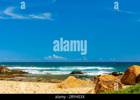 Kleiner Teil des wunderschönen Strandes von Itapua in Salvador Stockfoto