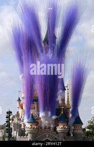 Julien Mattia/Le Pictorium - Disneyland zum 30. Geburtstag. - 30/09/2023 - France/seine et marne/? Marne la Valee? - Feuerwerk im Disneyland Paris anlässlich des 30-jährigen Bestehens des Parks, 30. September 2023 Credit: LE PICTORIUM/Alamy Live News Stockfoto