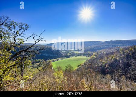 Blick von der Arnsburger Ruine in Tal Stockfoto