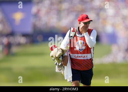 Joe LaCava, Caddie für Patrick Cantlay, USA, am dritten Tag des 44. Ryder Cup im Marco Simone Golf and Country Club, Rom, Italien. Bilddatum: Sonntag, 1. Oktober 2023. Stockfoto