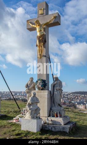 Golden gekreuzigt Jesus Christus am Kreuz. Nahaufnahme. Details. Nitra Kalvarienberg. Slowakei. Stockfoto