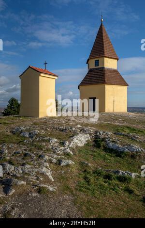 Kalvarienberg in Nitra, Slowakei. Kapelle auf dem Gipfel des Hügels. Stockfoto