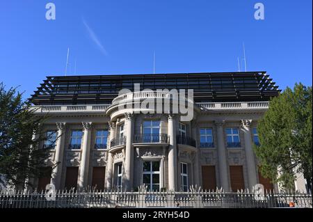 Das Palais du Rhin, auch Palais oder Villa Oppenheim genannt, ist eine 1908 errichtete Villa im Stil des französischen Barockklassizismus, Neorokoko. unter anderem ist dort das Auktionshaus Sotheby s *** das Palais du Rhin, auch Palais oder Villa Oppenheim genannt, ist eine 1908 im Stil des französischen Barock-Klassizismus erbaute Villa, Neo-Rococo unter anderem befindet sich dort das Auktionshaus Sotheby s Credit: Imago/Alamy Live News Stockfoto