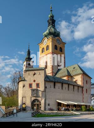 Banska Bystrica, Slowakei - 23. April 2022 : die Stadtburg im Sommer. Banska Bystrica. Slowakei. Stockfoto