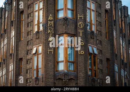 Amsterdam, Niederlande, 01.10.2023, Außenansicht des Grand Hotel Amrath im historischen Gebäude des Scheepvaarthuis, niederländisches Kulturerbe und Exa Stockfoto