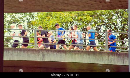 Glasgow, Schottland, Großbritannien. Oktober 2023. Die Läufer befanden sich auf den Betonplatten der Schnellstraße m8 und clydeside. Der Great Scottish Run startet vom George Square mit einer großen Menschenmenge und einer großen Anzahl von Teilnehmern. Credit Gerard Ferry/Alamy Live News Stockfoto