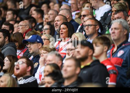 St. Helens, England - 30. September 2023 - St. Helens Fans... Betfred Super League Play Off, St. Helens vs. Warrington Wolves im Totally Wicked Stadium, St. Helens, Großbritannien Stockfoto