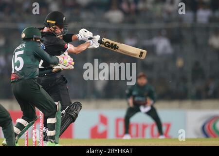 New Zealand Batter will Young Fledermäuse während des 3. ODI-Spiels von Bangladesch und Neuseeland in drei Spielreihen im Sher-e-Bangla National Cricket Stadium Stockfoto