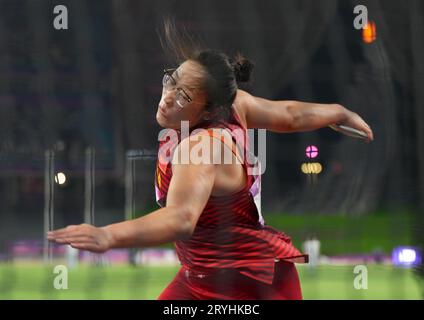 Hangzhou, chinesische Provinz Zhejiang. Oktober 2023. Feng bin of China tritt beim Women's Discus Throw Final of Athletics bei den 19. Asienspielen in Hangzhou, ostchinesische Provinz Zhejiang, am 1. Oktober 2023 an. Quelle: Li Yibo/Xinhua/Alamy Live News Stockfoto