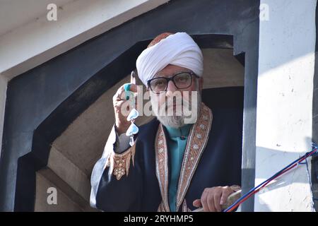 Eid Milad Celebration in Kaschmir: Eine herzliche Konvergenz von Glauben und Tradition am 29. September 2023 in Dargah Hazratbal, Srinagar. Foto von Danish Showkat Stockfoto