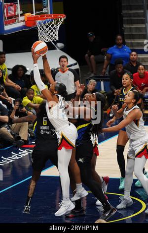 Arlington, USA. September 2023 29. Arlington, Texas, USA: A'ja Wilson (Vegas) nimmt die Rebound während des WNBA-Playoff-Spiels zwischen den Dallas Wings und den Las Vegas Aces ein, das am Freitag, den 29. September 2023 im College Park Center gespielt wurde. (Foto: Javier Vicencio/Eyepix Group/SIPA USA) Credit: SIPA USA/Alamy Live News Stockfoto