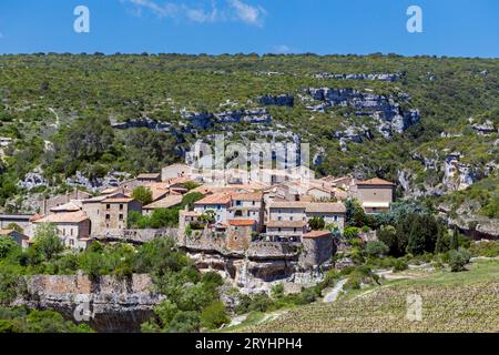 Minerve, ein hoch gelegenes Dorf und eines der schönsten Dörfer in Frankreich in den Schluchten von Cesse und Brian. Occitanie, Frankreich Stockfoto