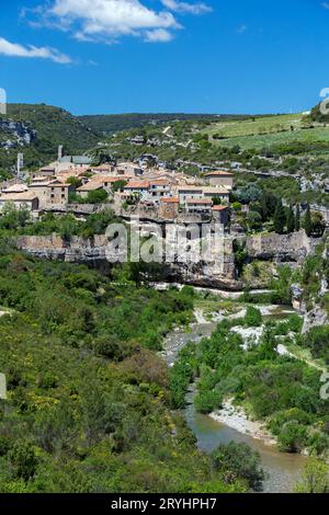 Minerve, ein hoch gelegenes Dorf und eines der schönsten Dörfer in Frankreich in den Schluchten von Cesse und Brian. Occitanie, Frankreich Stockfoto