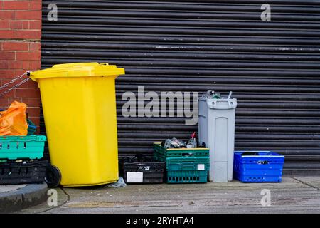 Abfall und Abfall steigen, nicht gesammelt aufgrund von Arbeiterstreiks Stockfoto