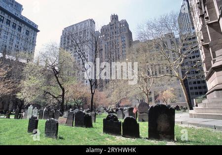 New York, USA – 24. August 2018: Blick auf den Friedhof in der Nähe von Saint Paul's Chapel of Trinity Church Cemetery in Downtown Manhattan, Wall Street in New York, Stockfoto